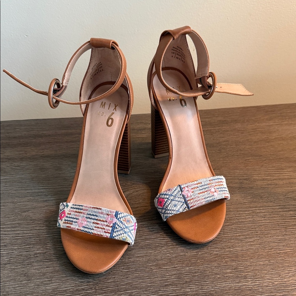 Block Heel Sandals w. Multicolor Band - Sz 8